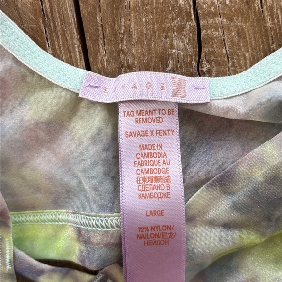 Bundle of Size Larges - Picture 6 of 8